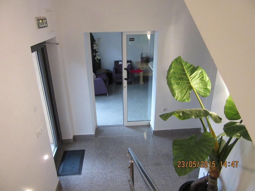 Blue Frog Hotel Hrvace Bagian luar foto