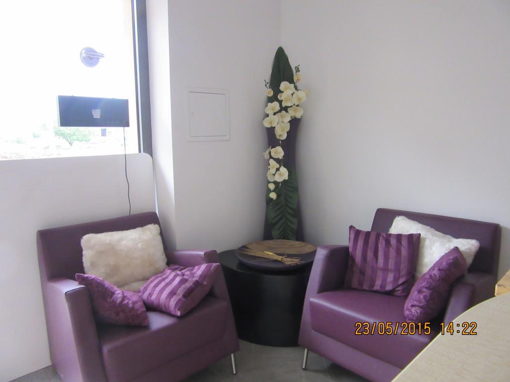 Blue Frog Hotel Hrvace Bagian luar foto