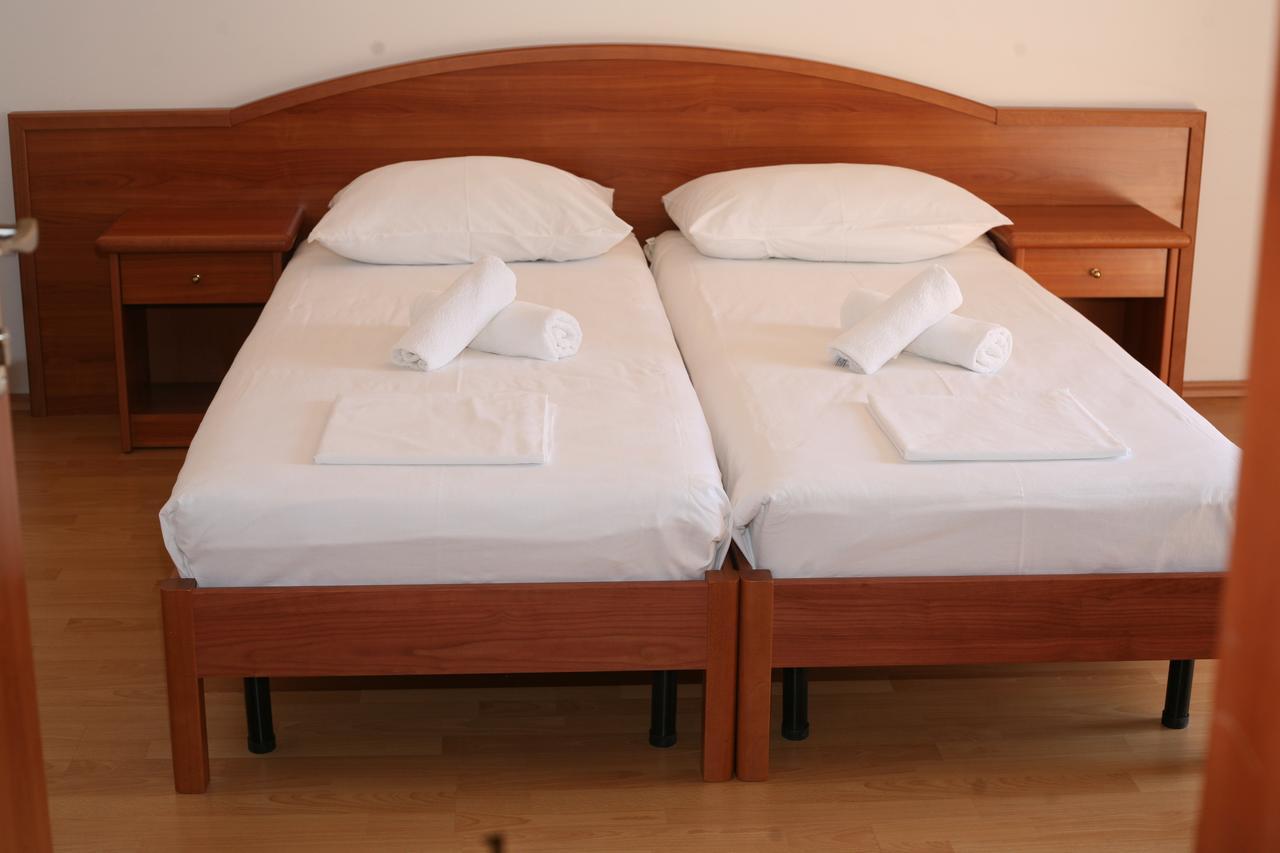 Blue Frog Hotel Hrvace Bagian luar foto